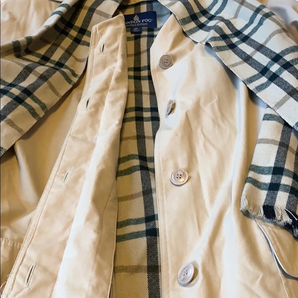 London Fog Limited Edition Coat w/ Scarf - Picture 4 of 7